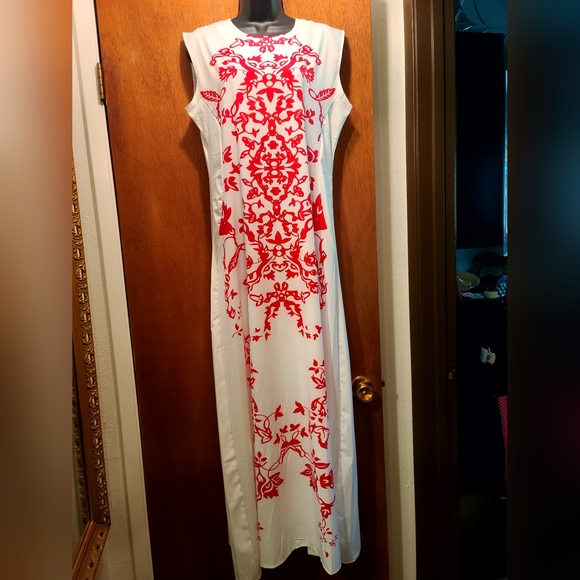 Full length gorgeous digital embroidered dress szM - Picture 2 of 9